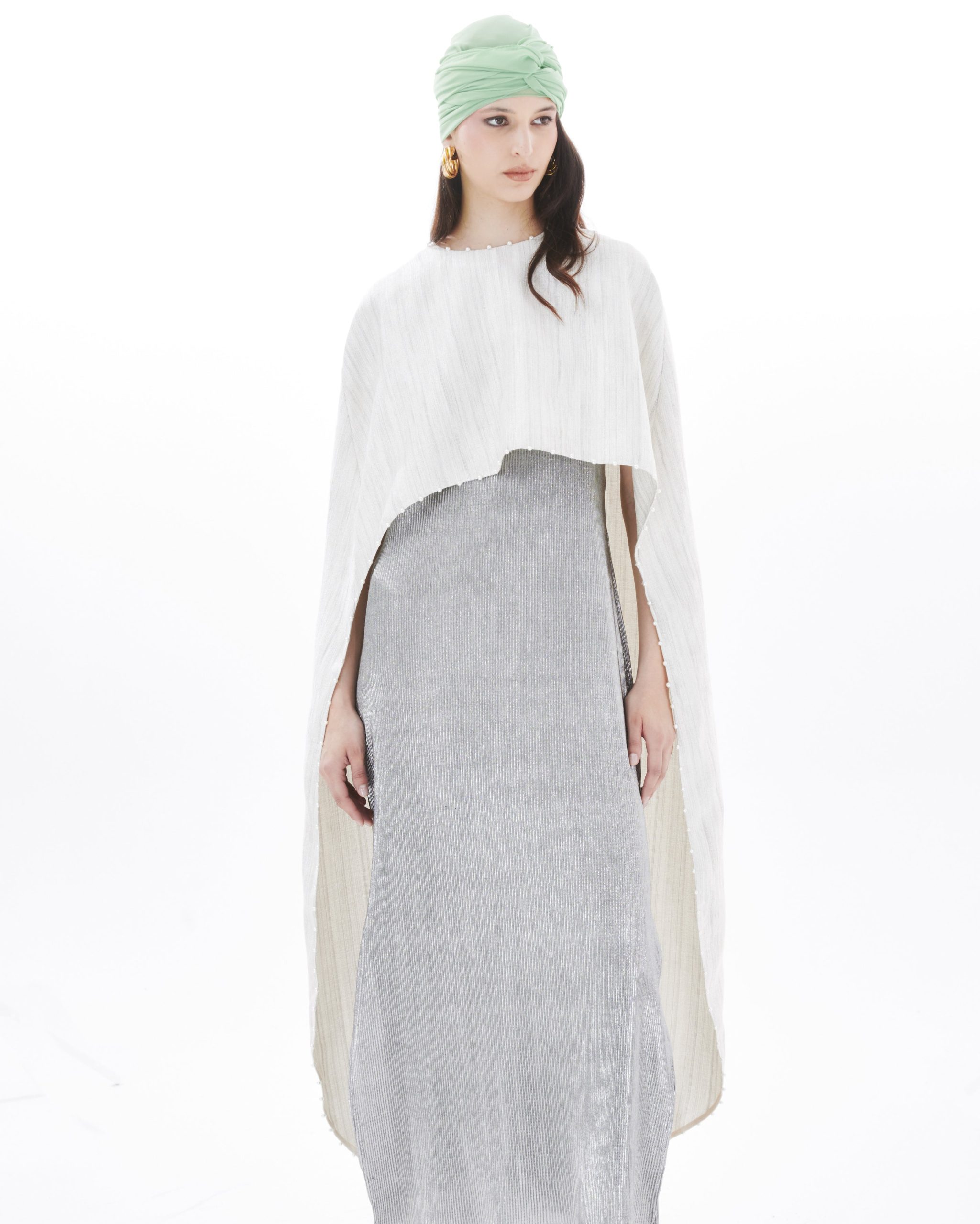 SUGAR DRAMA WITH PEARL CAPE